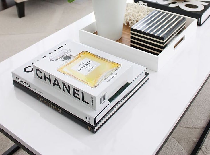 Decoratie boeken Rolex Chanel lv