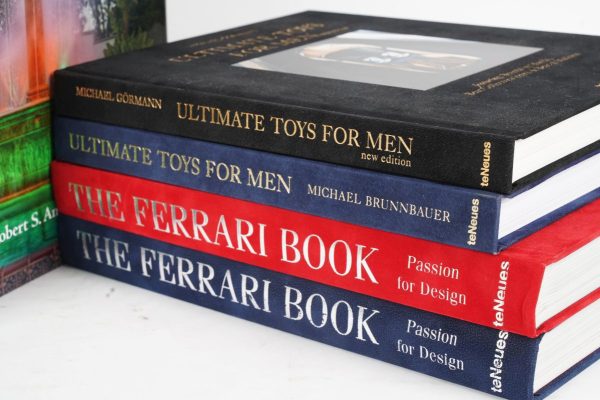 The Ferrari Book 9783961710201